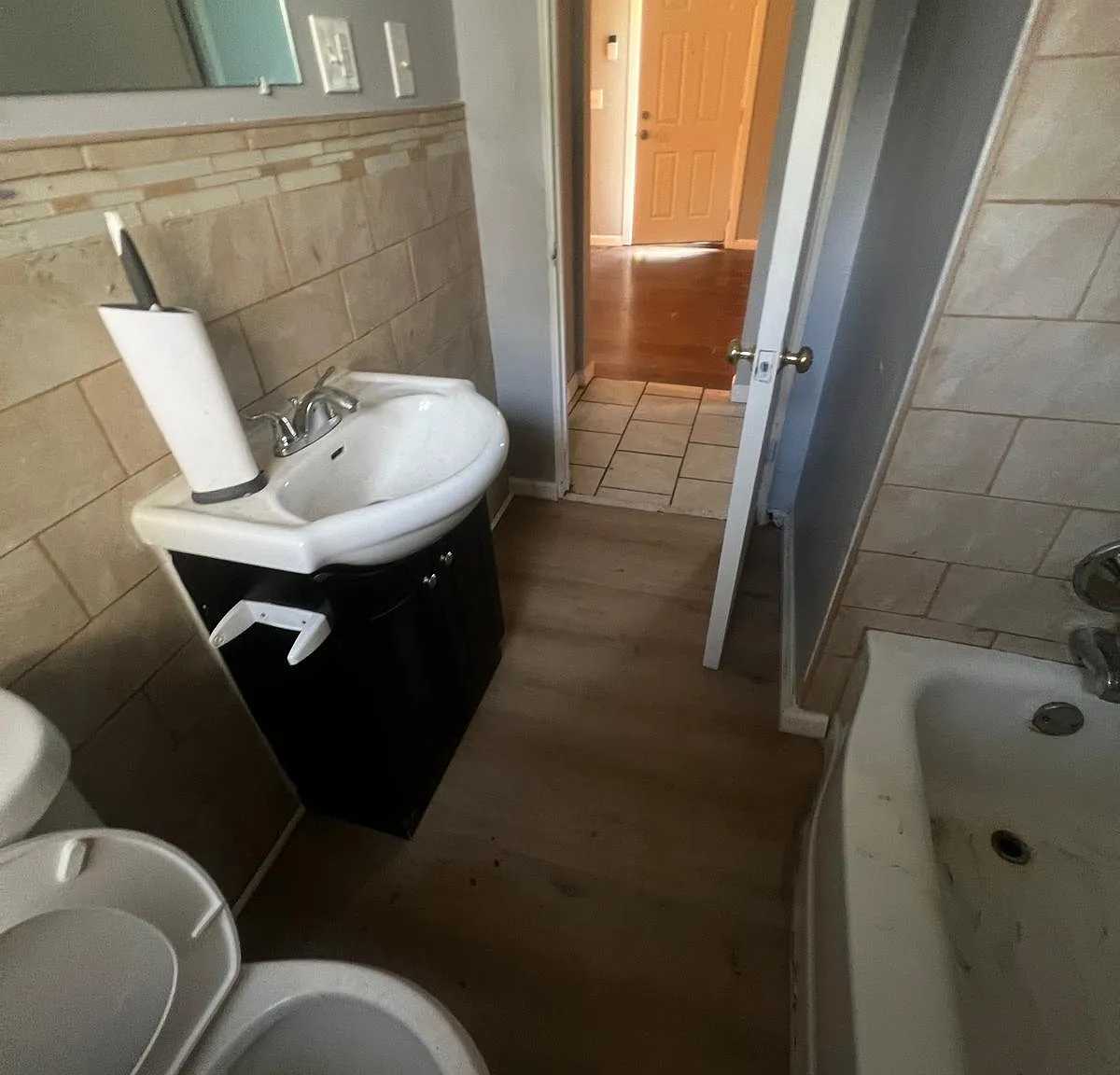 3 bed, 896 sqft, $1,199 — Photo 2