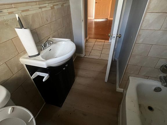 2nd image of 20511 Lyndon St