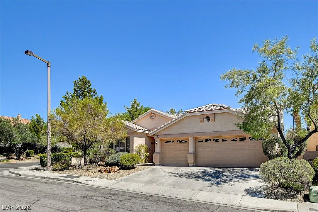 3 bed, 2.5 bath, 2193 sqft, $2,700 — Photo 2