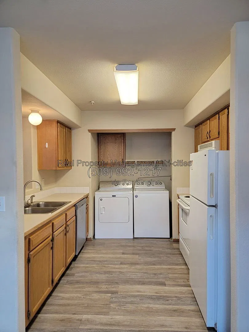 2 bed, 2.0 bath, 968 sqft, $1,395 — Photo 2