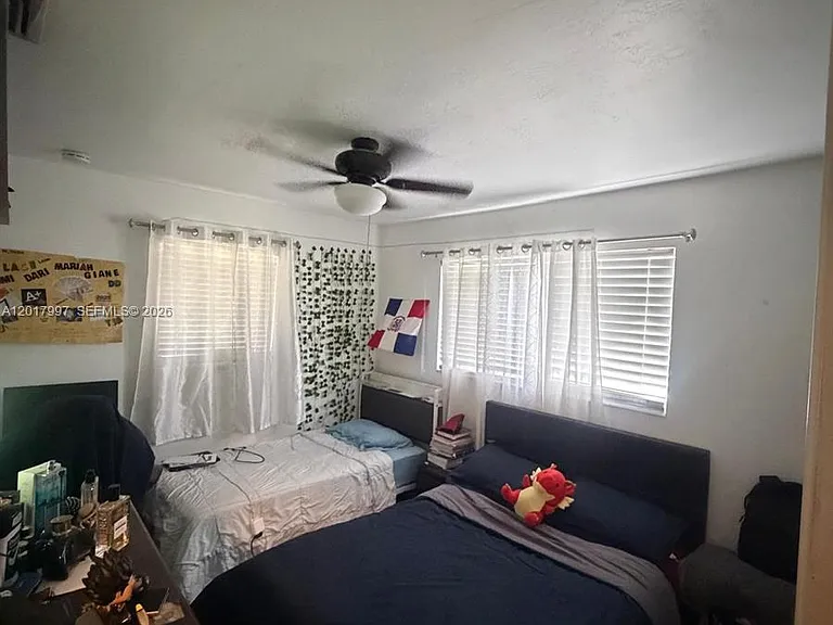 621 SW 71st Ter — Photo 5