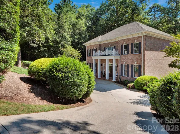 209 37th Avenue Pl NW, Hickory, NC 28601