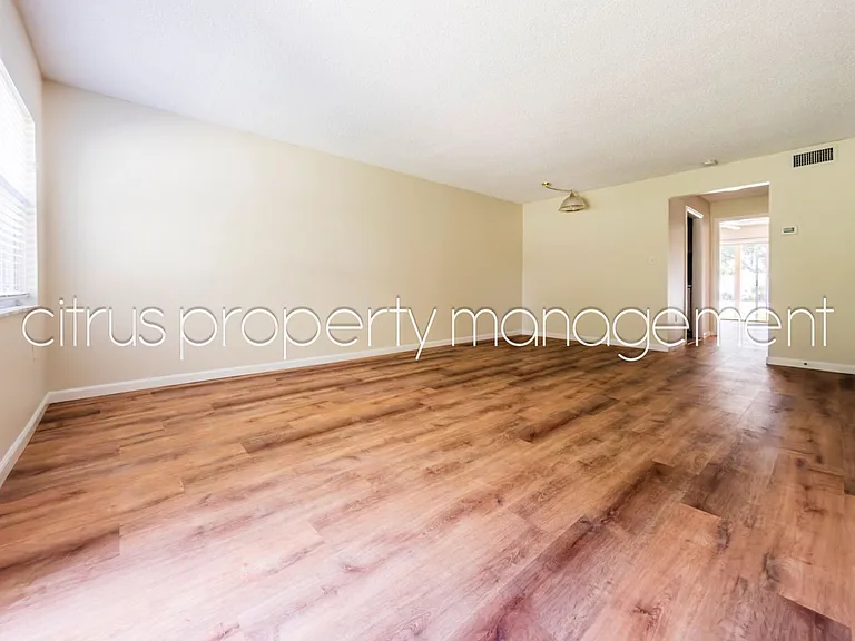 3106 Fairway Ln — Photo 5