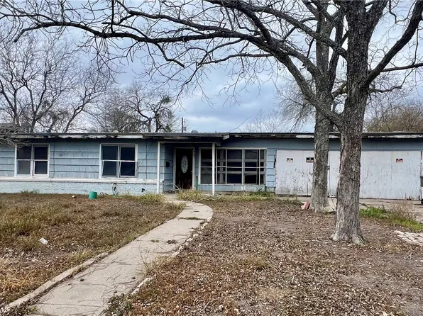 909 Highland Ave, Alice, TX 78332