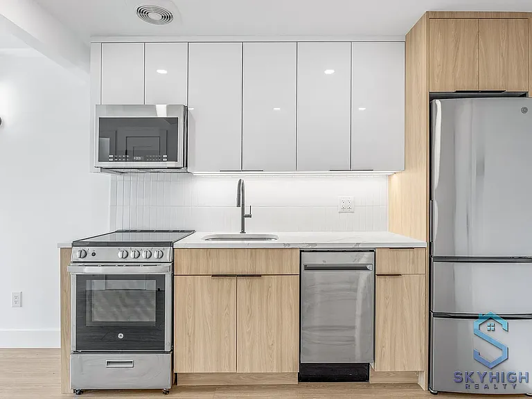 851 Lexington Ave #5E — Photo 2