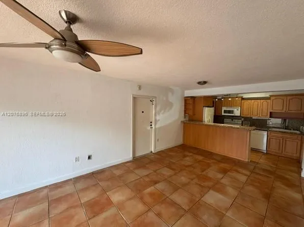 7915 SW 104th St APT 104-G, Miami, FL 33156