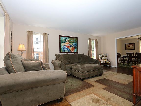 3rd image of 8645 Sturbridge Dr