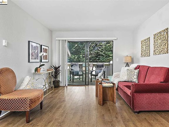 2nd image of 56 Lakeshore Ct