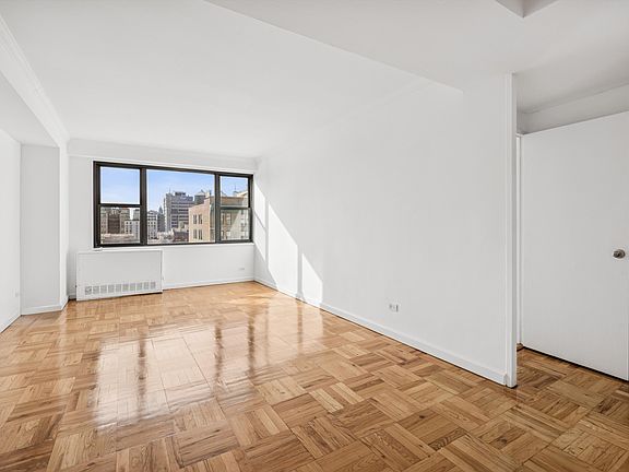 5th image of 320 E 23rd St APT 15D