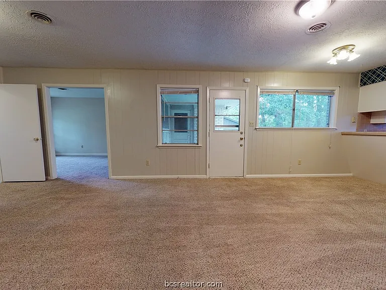 1217 Westover St — Photo 2