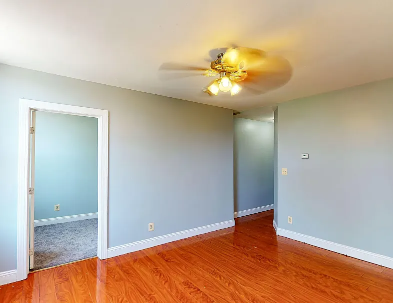 1 bed, 900 sqft, $1,300 — Photo 2