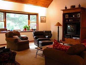 2nd image of 7 W Huntington Cir