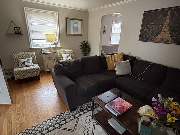 3rd image of 4204 Grove Ave