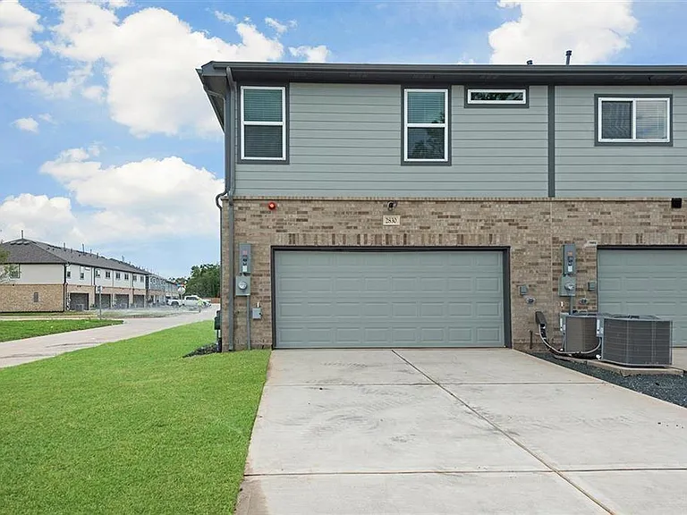 2830 Scanlan Mdw — Photo 28