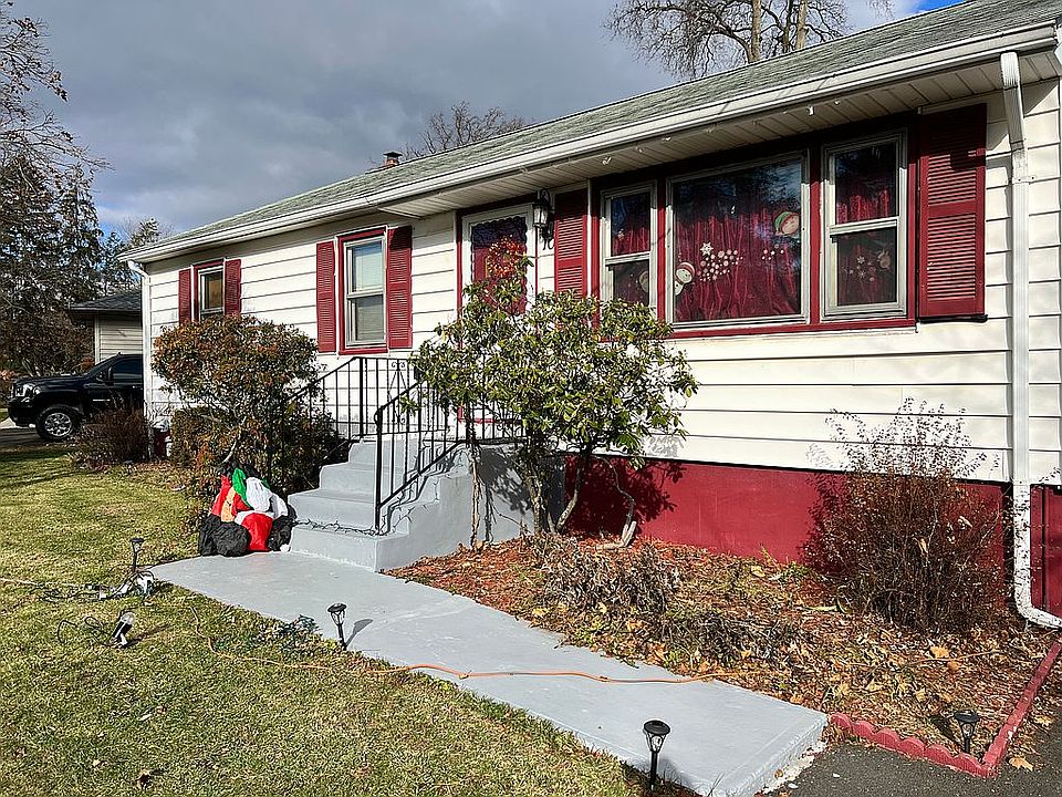1st image of 10 Ethan Allen Dr