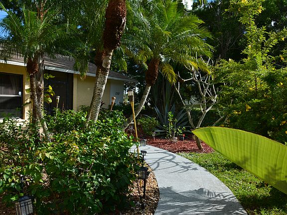 Sidewalk garden