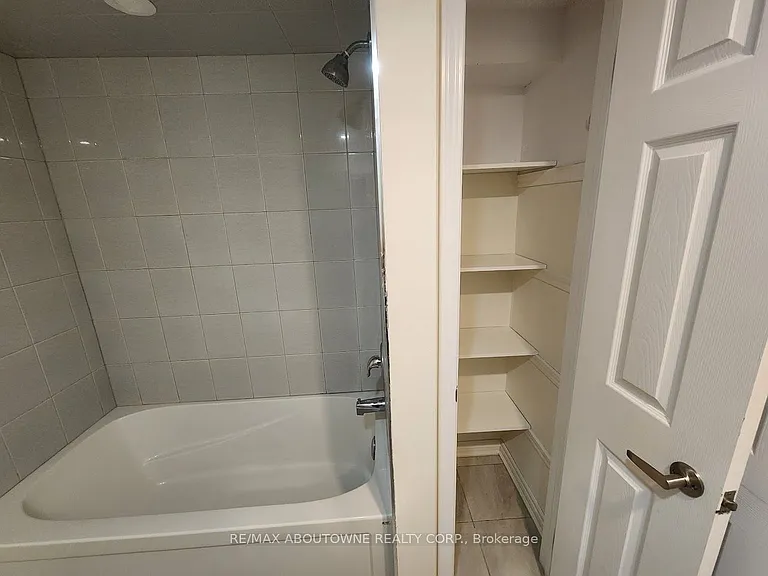 18 Greeningdon Dr #LOWER — Photo 12