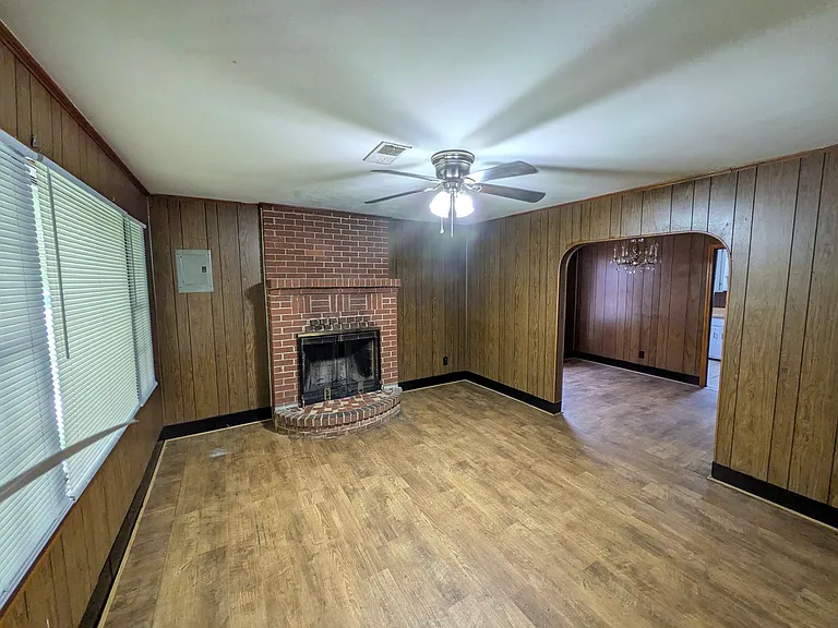 1694 Douglas St — Photo 2