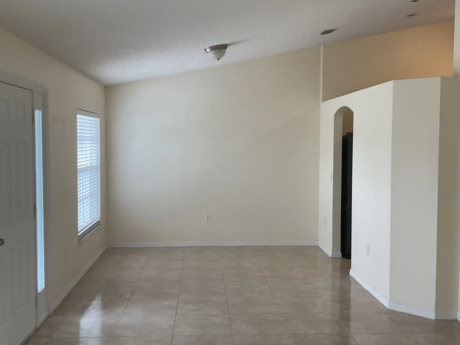 3 bed, 1670 sqft, $1,900 — Photo 2
