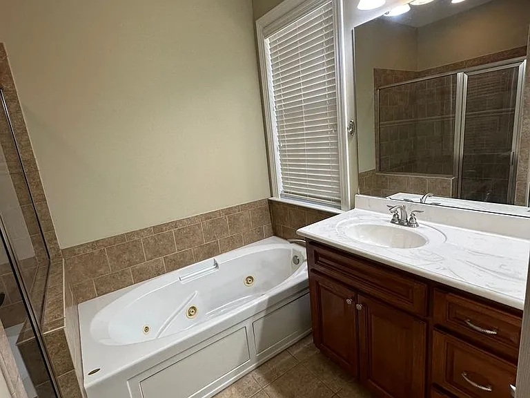340 Clearwater Hbr — Photo 16