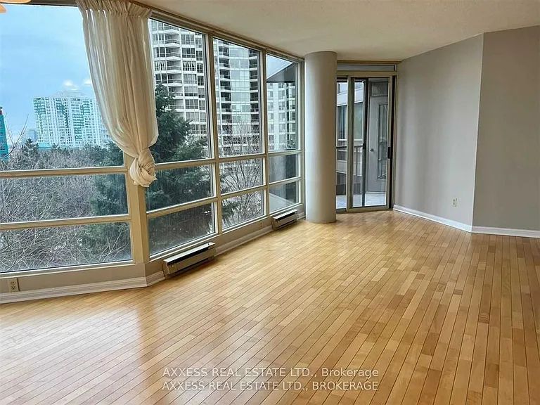 45 Kingsbridge Garden Cir #502 — Photo 9