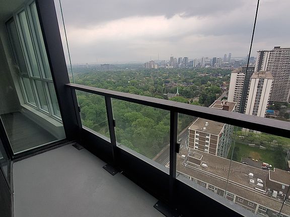 4th image of 585 Bloor St E #2719