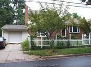 8902 Hickory Hill Ave, Lanham, MD 20706