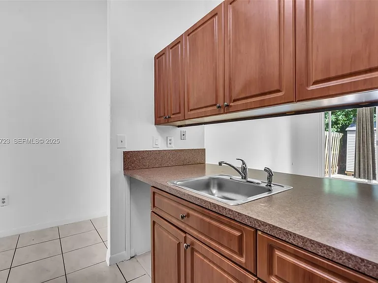 6713 NW 188th Ter — Photo 3