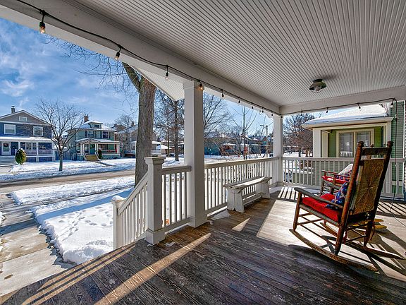 3rd image of 541 Lyman Ave