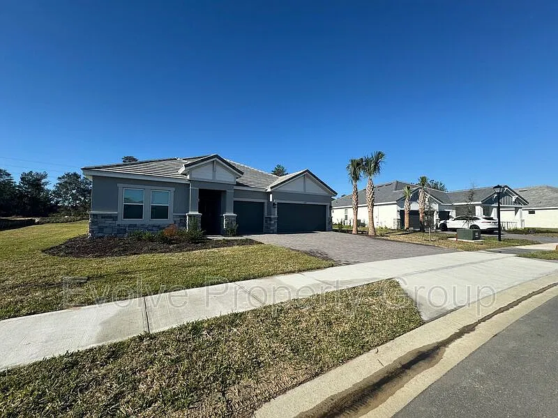 4 bed, 4.5 bath, 3267 sqft, $2,795 — Photo 3