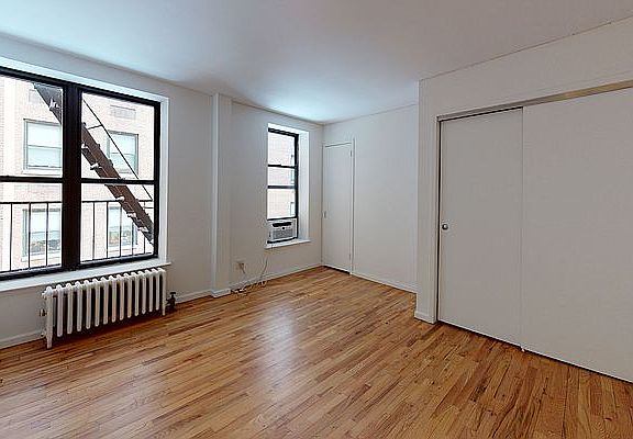 3rd image of 434 E 72nd St APT 3A