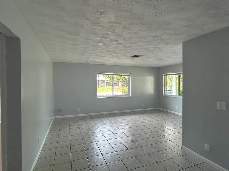 860 NW 10th Ter #1 — Photo 1