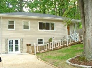 18409 Woodland Dr, Triangle, VA 22172