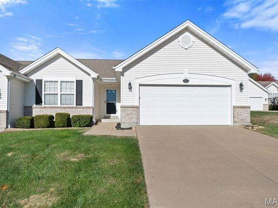 12221 McKelvey Place Dr, Bridgeton, MO 63044