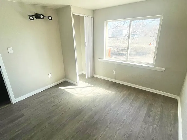 912 Baltic St — Photo 6