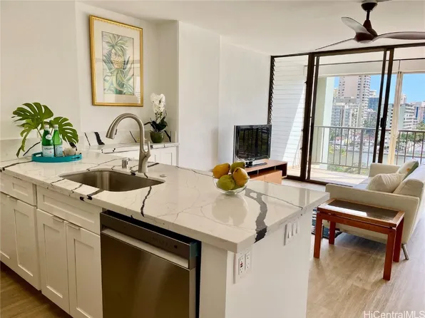 2444 Hihiwai St APT 905, Honolulu, HI 96826