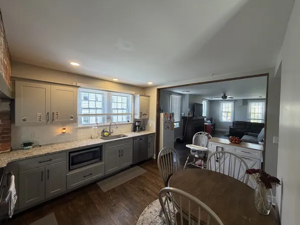 2 S Lime St, Quarryville, PA