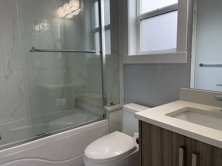 822 Stockwell Ave #4 — Photo 9