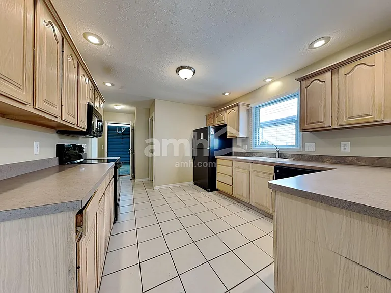 1030 Justin Ridge Way — Photo 3