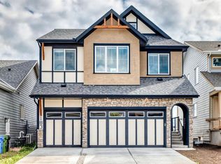 183 N Marina Grv SE, Calgary, AB T3M3S9