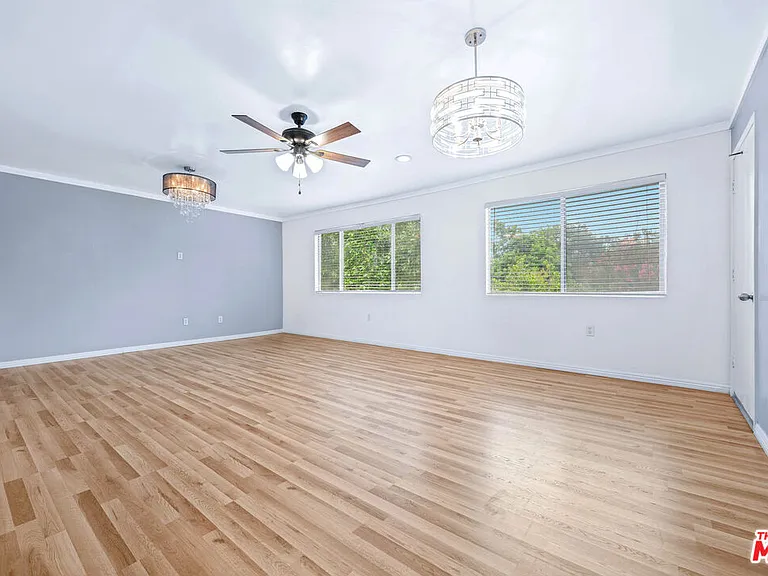 12801 Moorpark St #308 — Photo 8