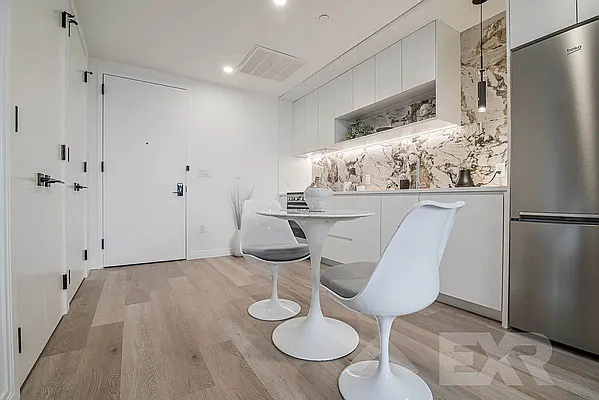 Rented by EXR | media 4