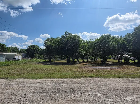 6 S Elm St, Mart, TX 76664