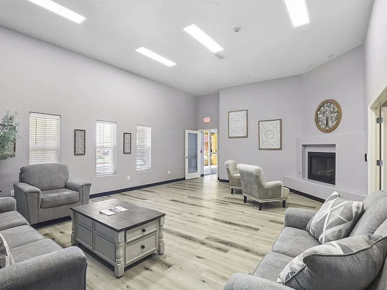 El Paseo Apartments — Photo 21
