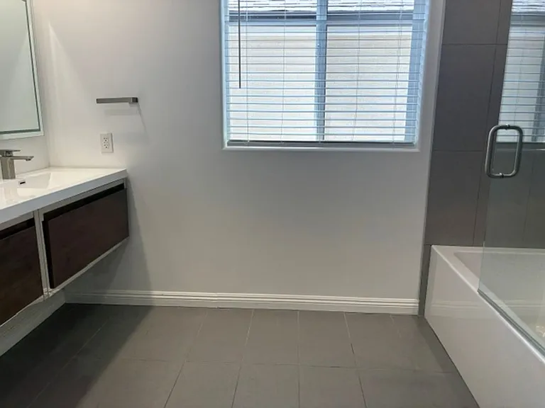 10610 Rhodesia Ave — Photo 15
