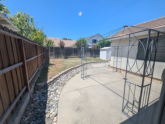 4th image of 8009 Horncastle Ave