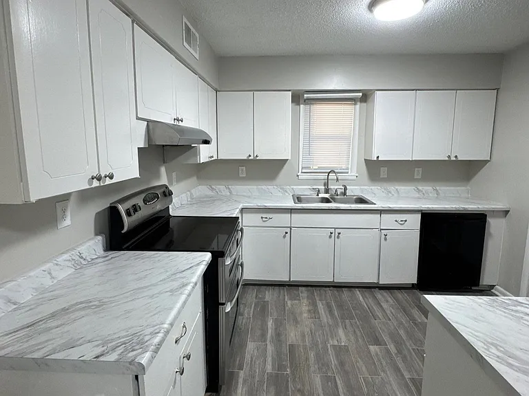 66 Briarcliff Dr — Photo 2