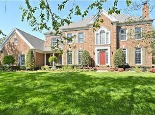 2811 Marshall Lake Dr, Oakton, VA 22124