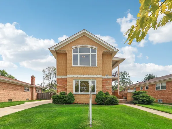 8717 N Ozanam Ave, Niles, IL 60714