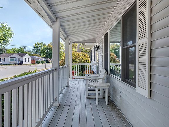 4th image of 30 Lynwood Dr